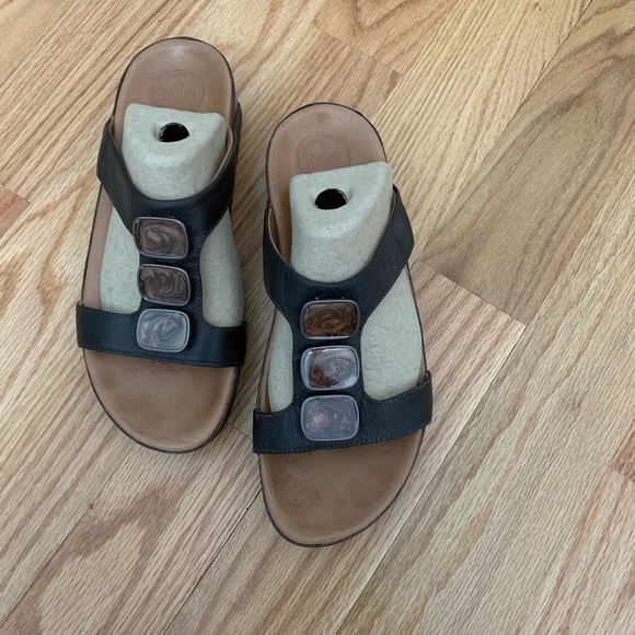 Fitflop Shoes - 🦋FitFlop size 9 leather slide🦋